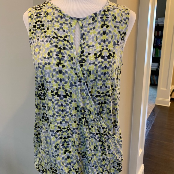 Cabi scatter print key hole top #257 - Picture 4 of 6